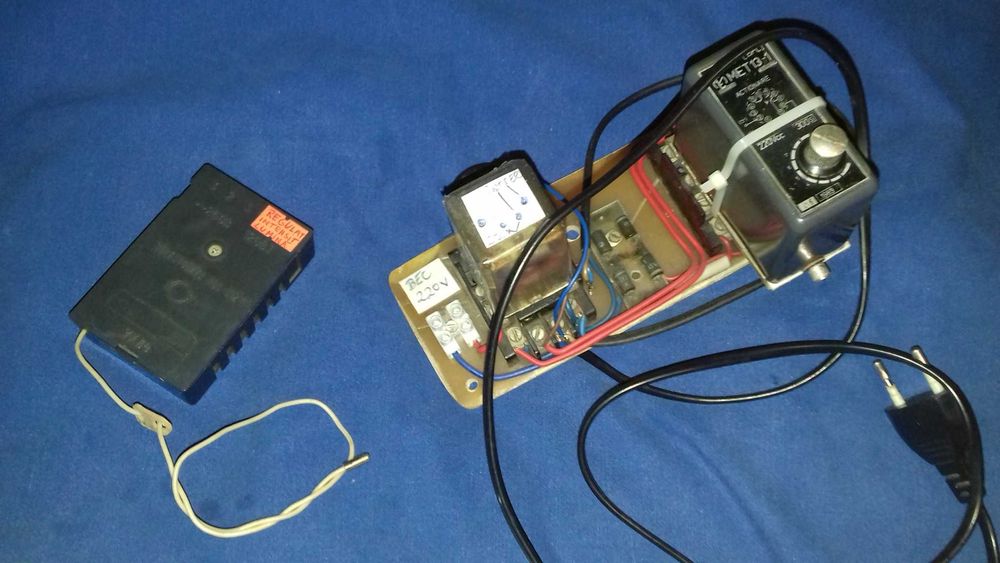 Automat temporizator casa scarii si regulator tensiune