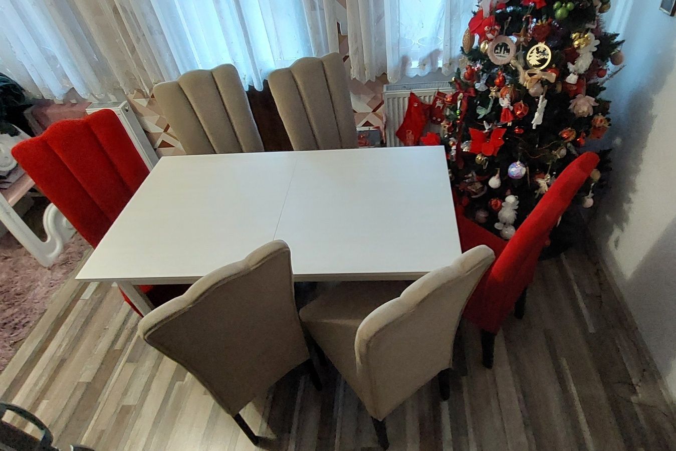 Set masă cu scaune tapițate