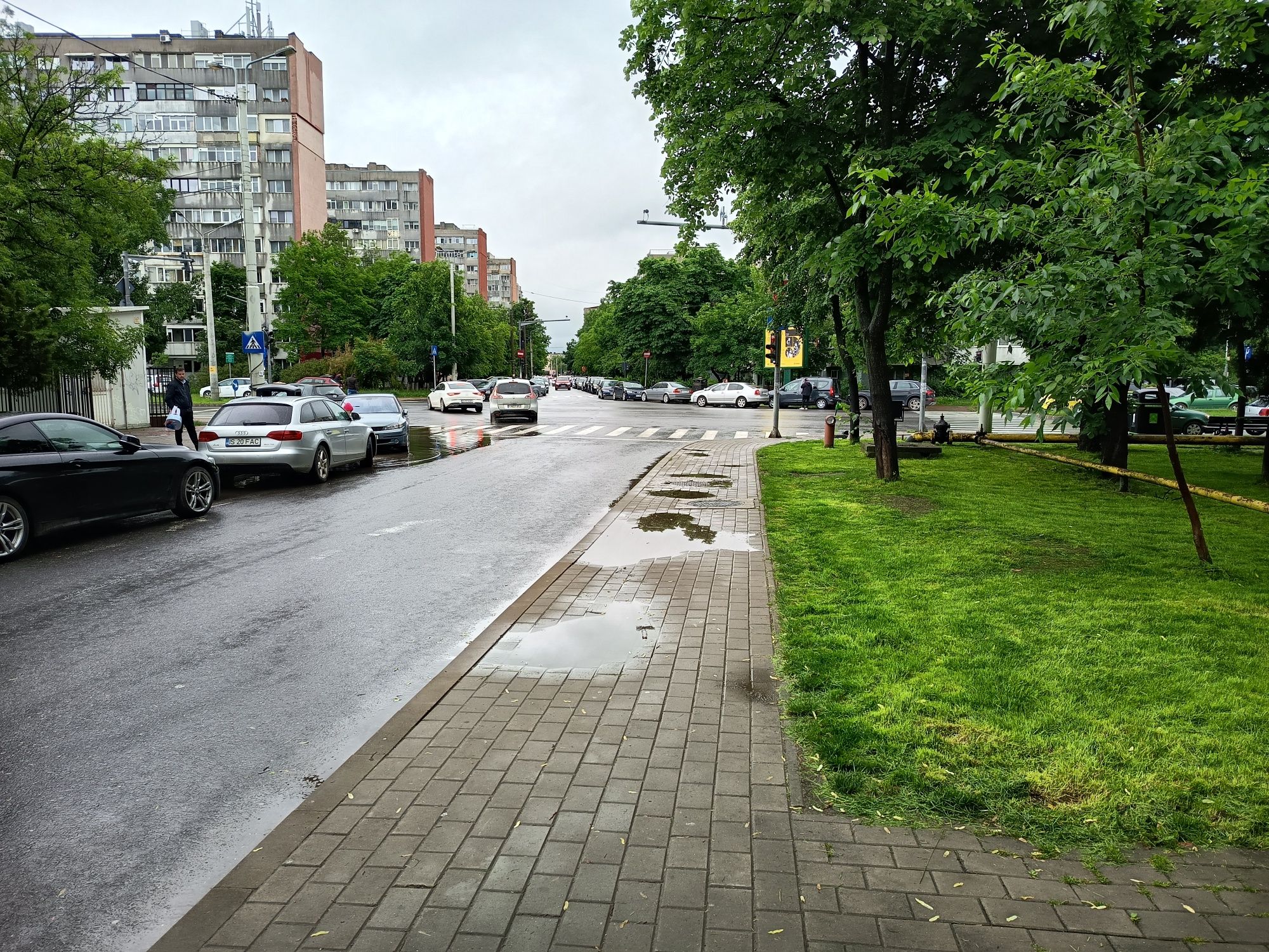 PF închiriez spațiu comercial 54 m , central, Podu Ros, la bulevard