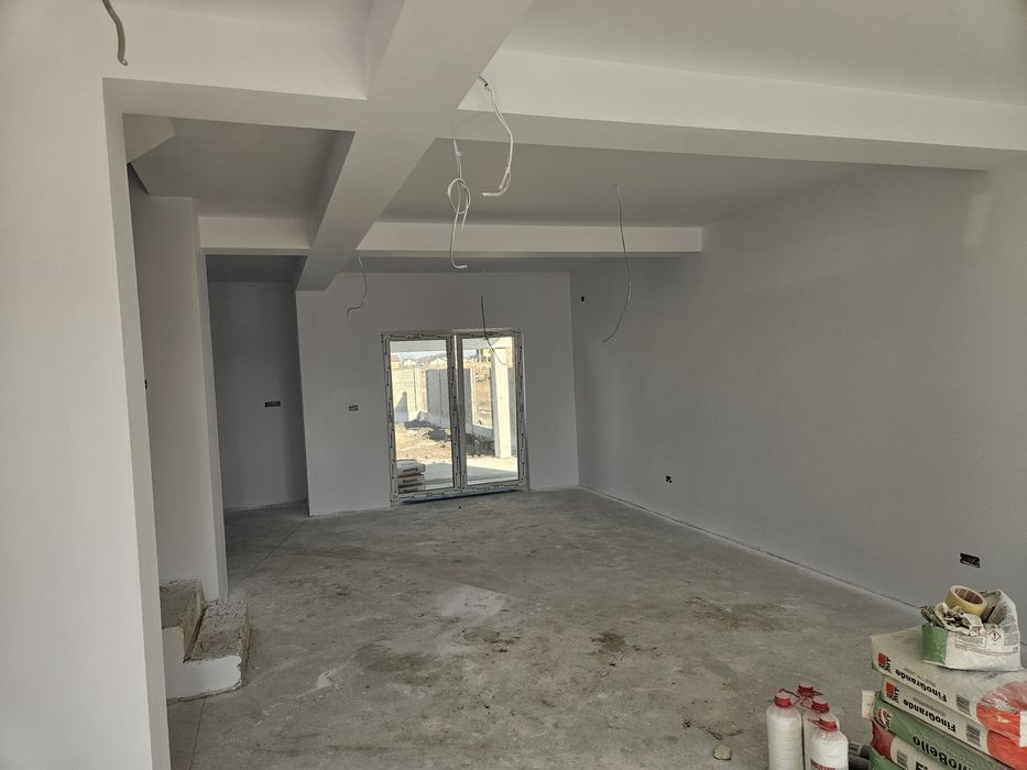 Vând duplex despărțit prin camera tehnica