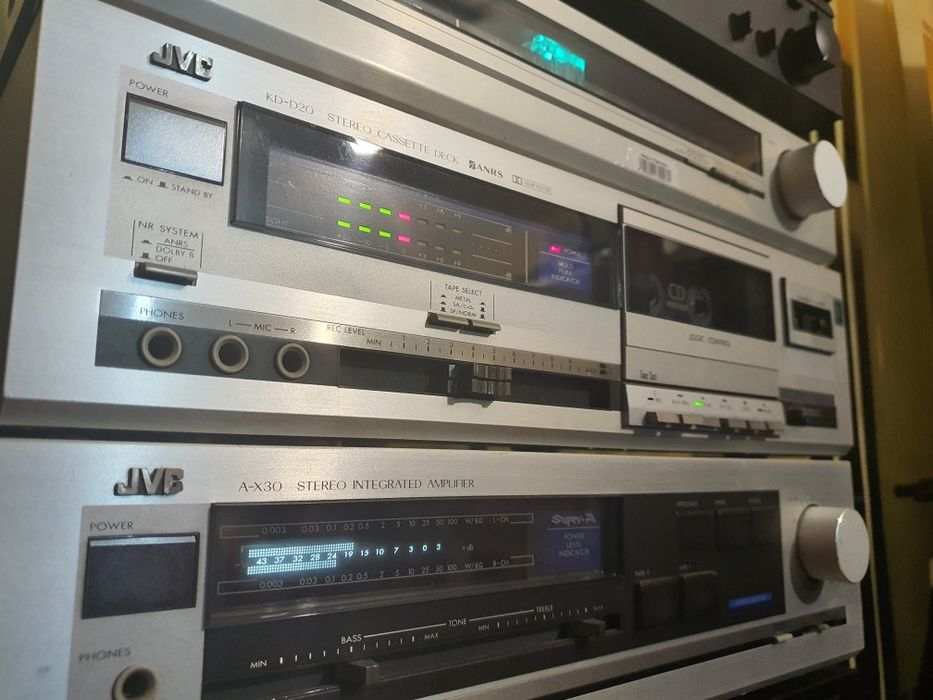 Linie audio JVC completă. Japan