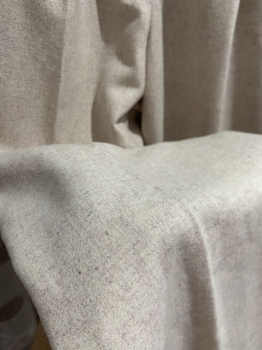Pantaloni noi cu 47% lână, marimea 44