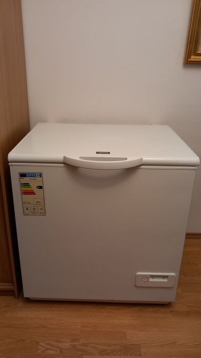 Vând lada frigorifica Zanussi 210 L