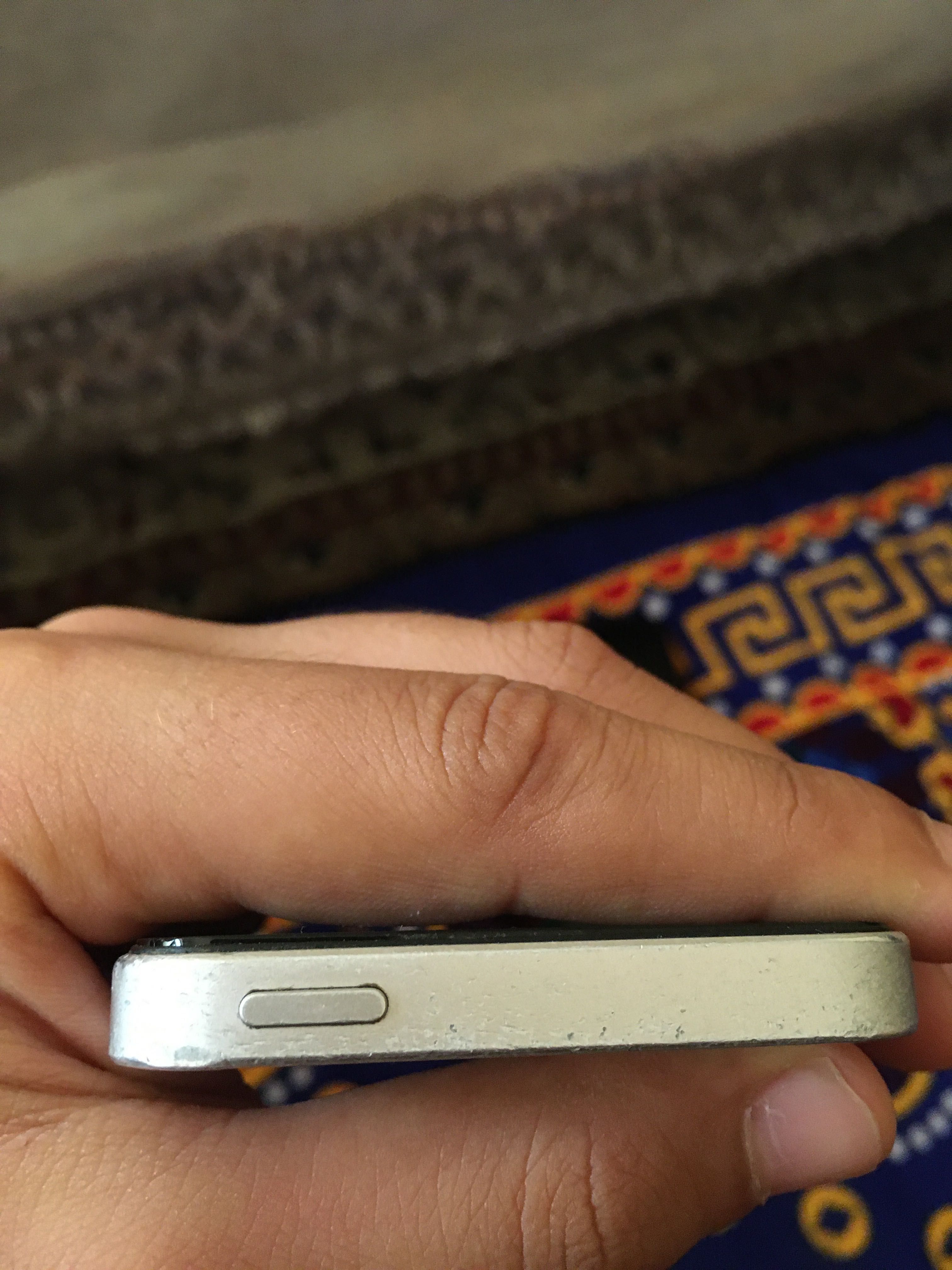 Iphone se 2016 rangi qora xotira 64 gb