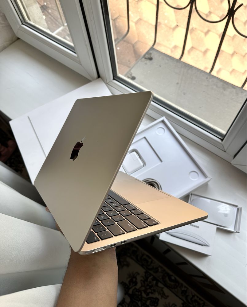 MacBook Air M3 16/256GB +Mouse