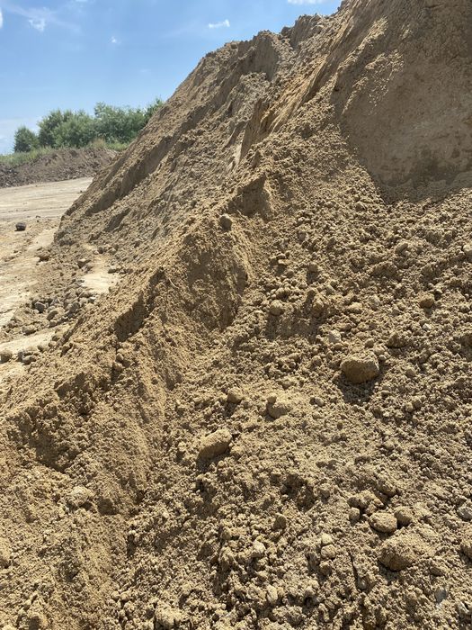 Pamant galben nisipos