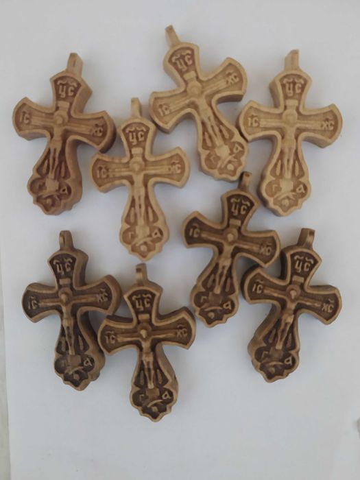 Set 4 cruci pectorale sculptate in lemn