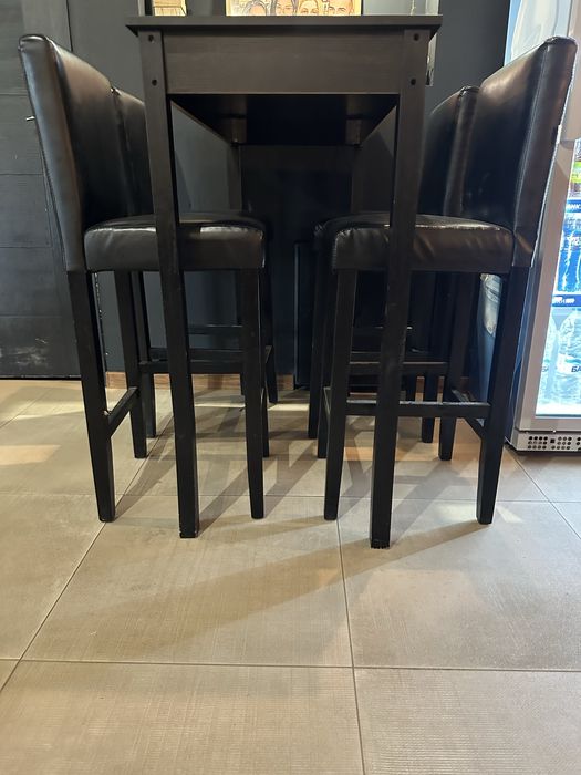 Бар маса и четири стола