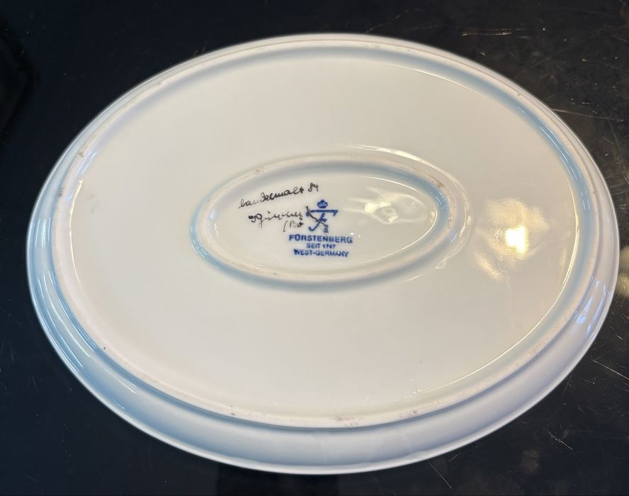 Елепсовидна порцелнова чиния/плато на Fürstenberg