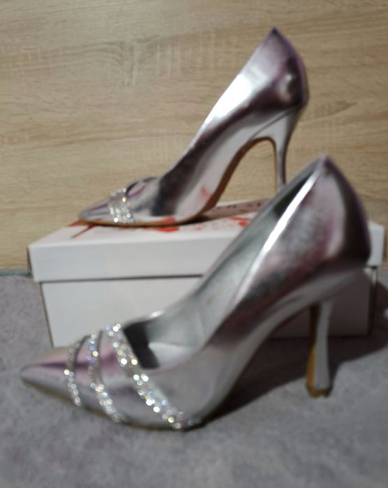 Pantofi eleganți de damă