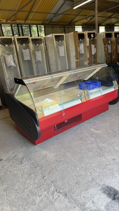 Vitrina frigorifica orizontala cu deschiderea geamului fronta