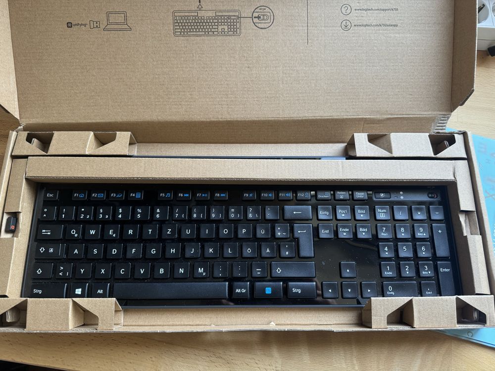 Tastatura Logitech K750 Solar german