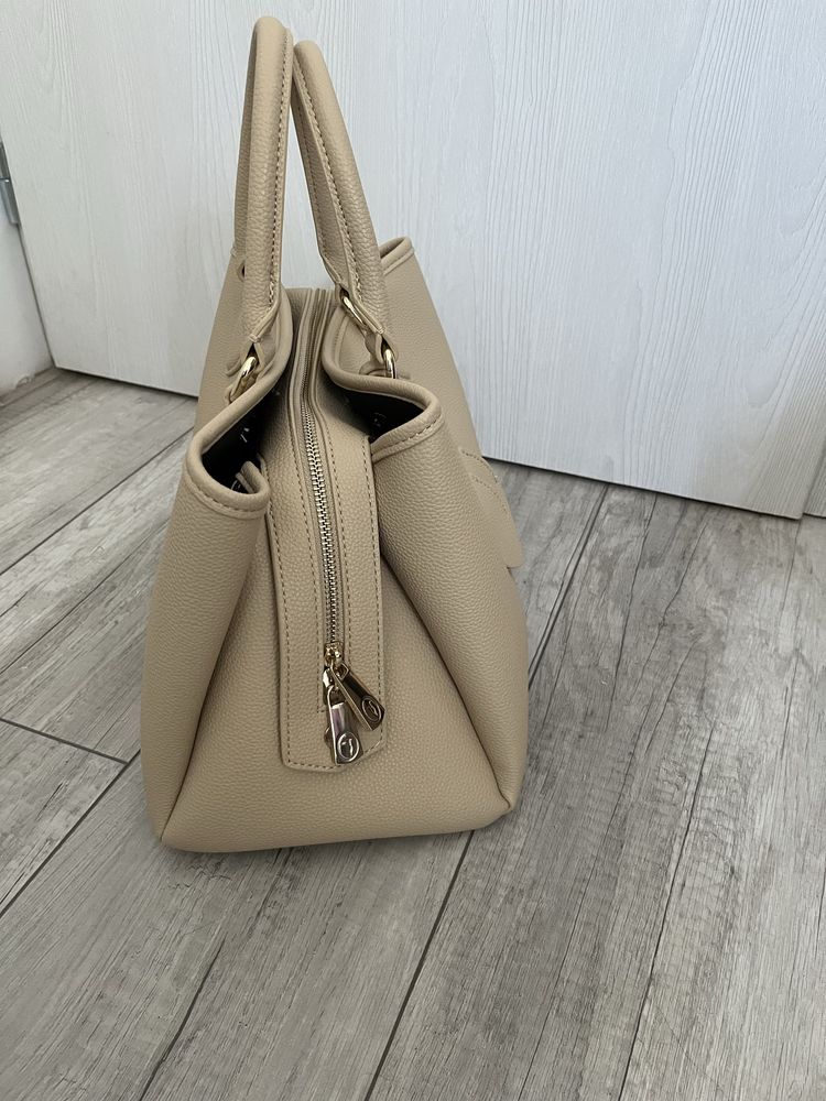 Чисто нова дамска чанта Trussardi