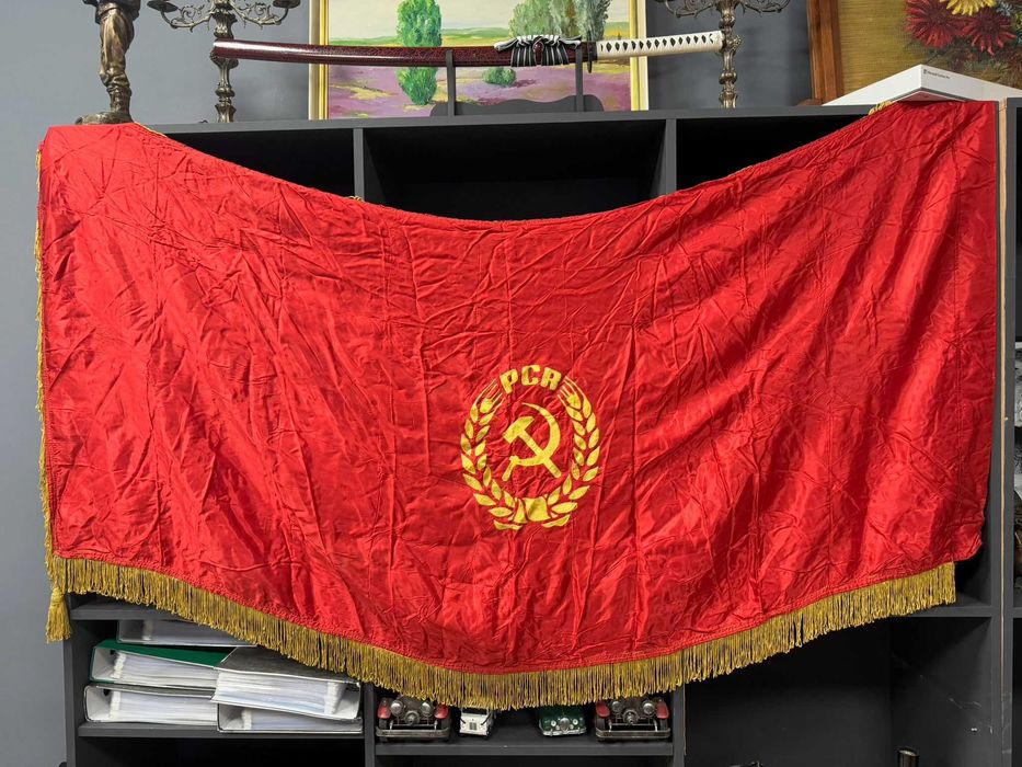 Drapel comunist cu secera si ciocan