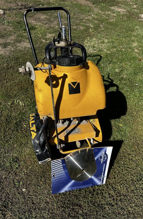 De vanzare masian de taiat asfalt si beton