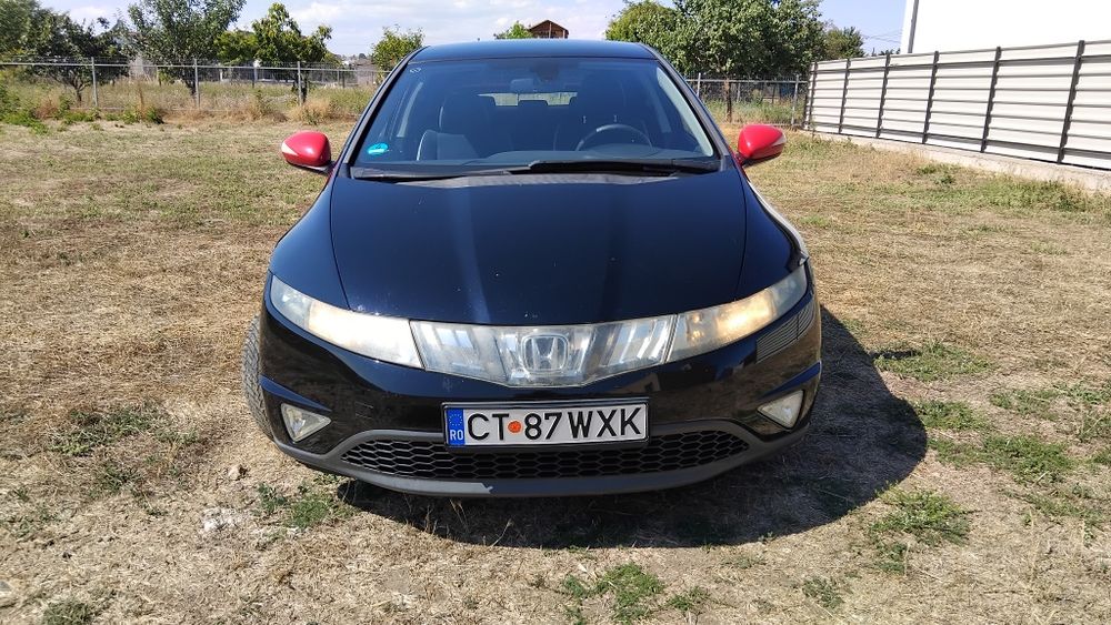 Vând Honda  Civic !
An 2007 
Motor 1.8 benzina 
Cutie automata (semi-r