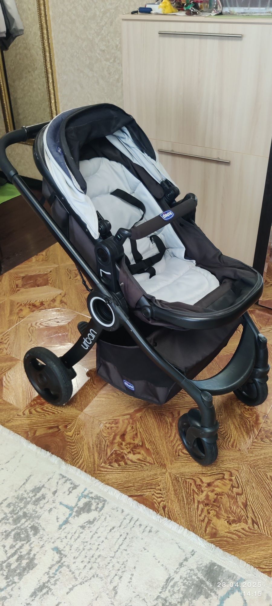 Продается коляска Chicco