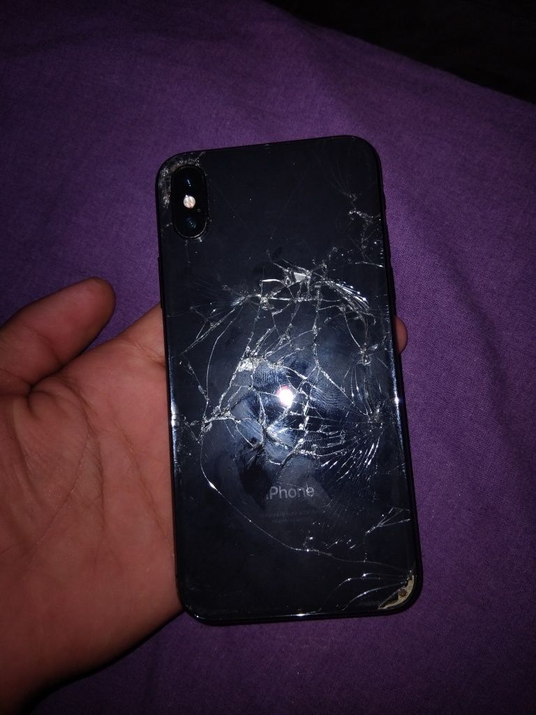 Vând iph x display nou nu se mai aprinde, și un iph 8+softat, 500lei!!