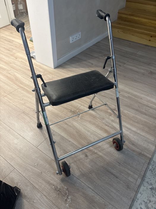 Ходунки складные, б/у  (но почти не использовались)