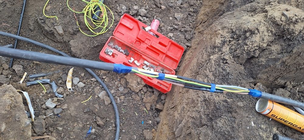 *Electrician  Calificat * .La domiciliu  clientului !