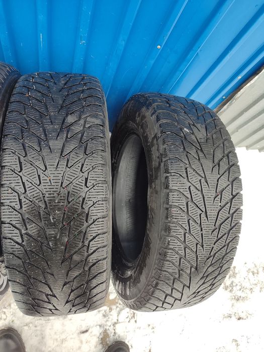 Зимние шины.. 215×65. R16