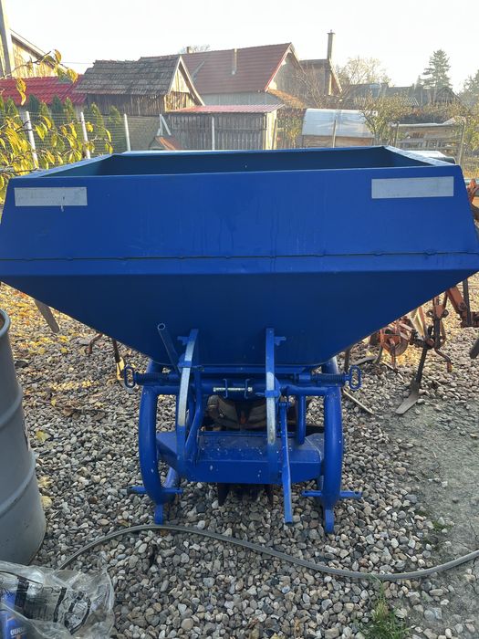 Vând mașina de împrăștiat