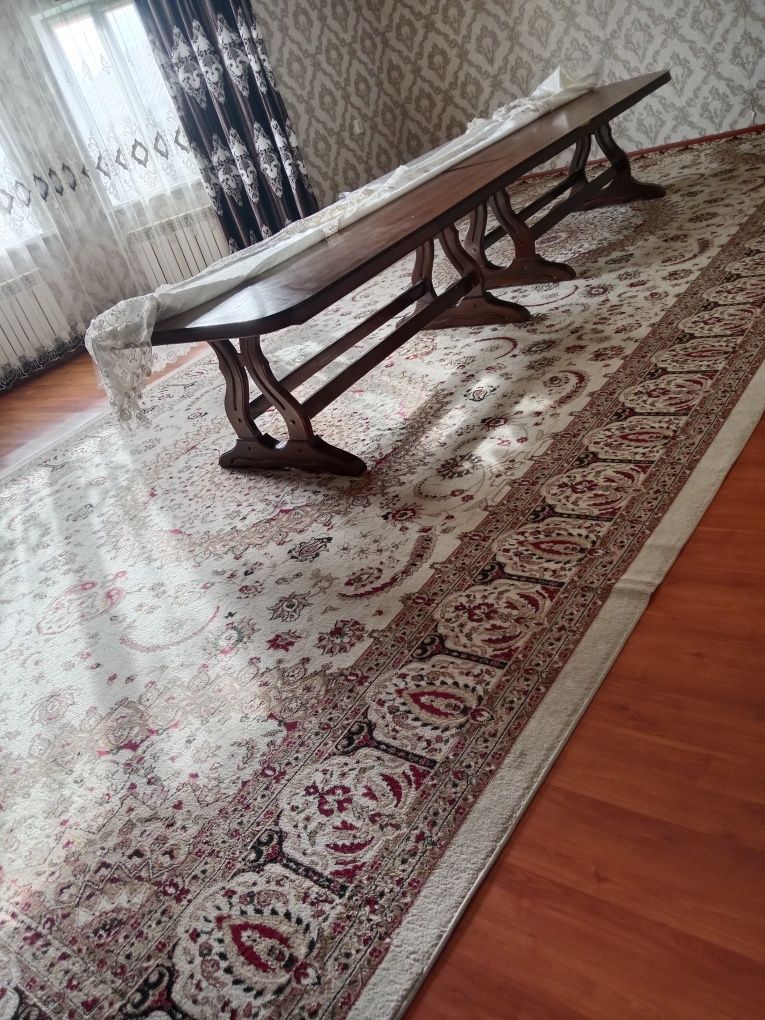 Продается ковер и овальный стол