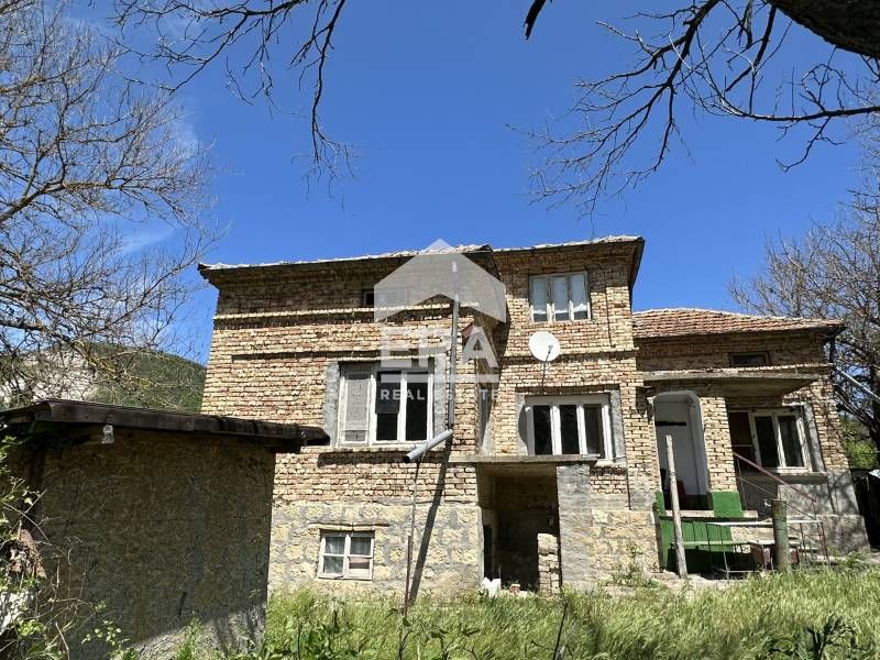 Ексклузивно! Едноетажна къща с изба и таванско помещение в село Невша,