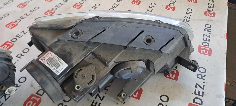 Faruri / Far stanga far dreapta VW Passat B6 cu lupa fara xenon