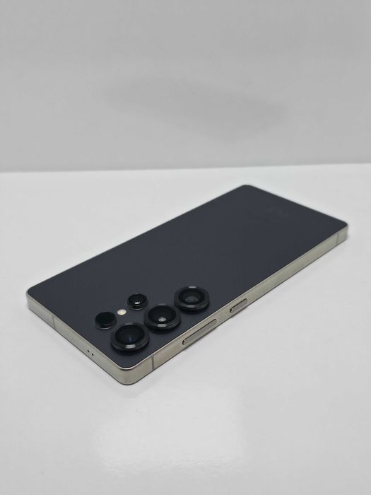 Samsung S25 Ultra 256GB Titanium Black•Гаранция
