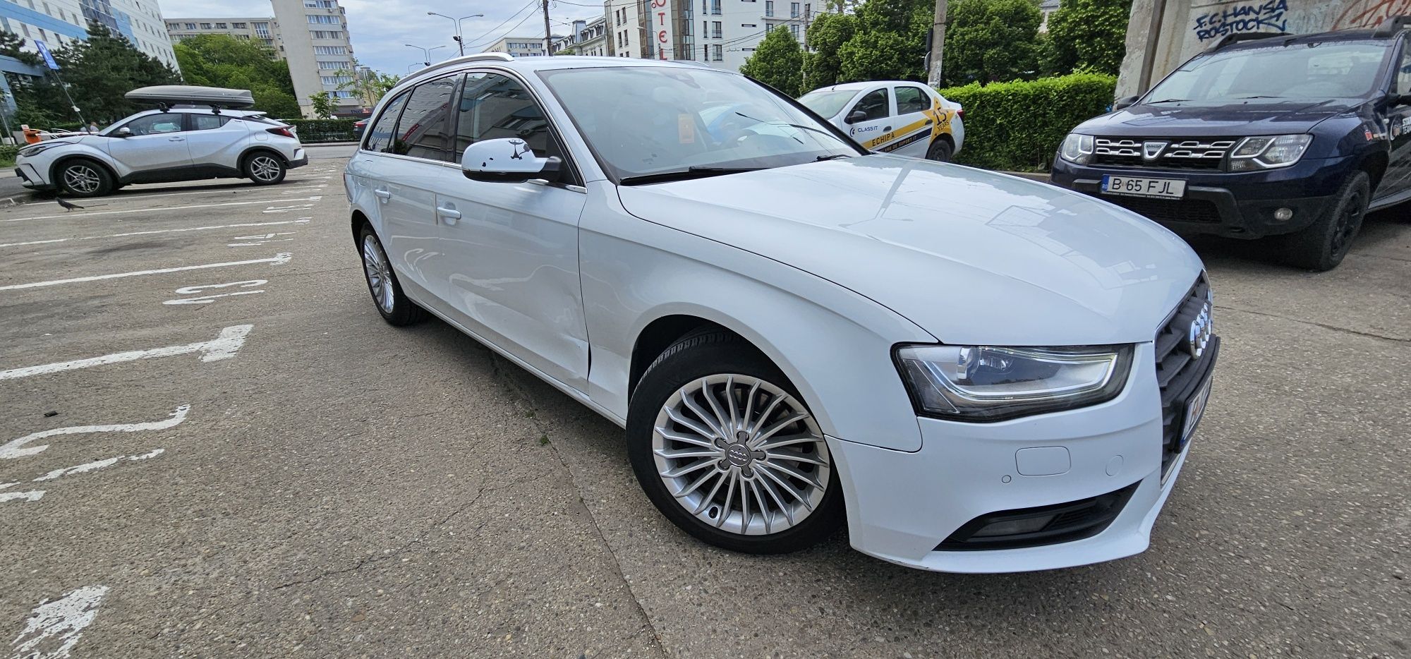 Audi A4 Avant B8.5 2.0l TDI / Manual / 11.2012 / Usor Avariat