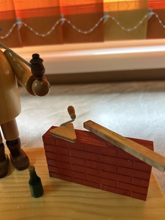 Макс зидарят / пушещ майстор дърво Германия