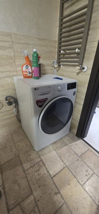 Masina de spălat rufe LG direct drive cu uscător
