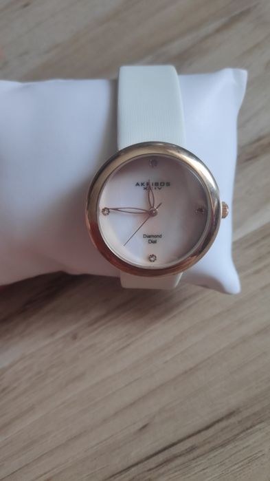 Продавам - нов дамски часовник Akribos XXIV Diamond Dial