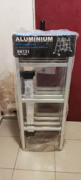 Сгъваема алуминиева стълба