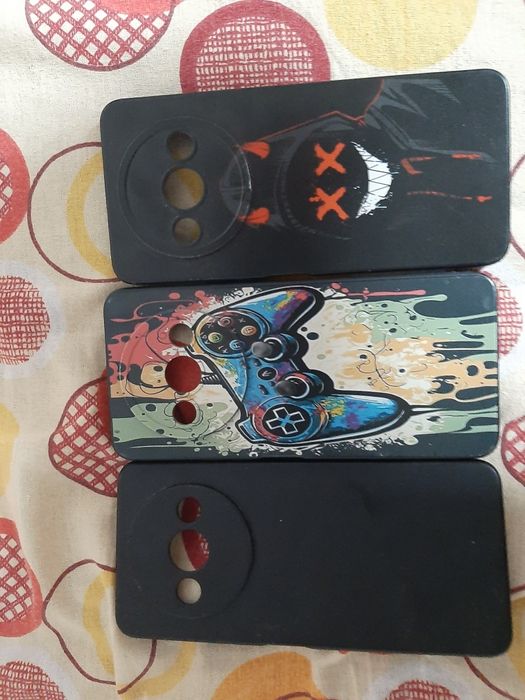 Se vinde 3 Huse Redmi A3 și amplificator cu cablu