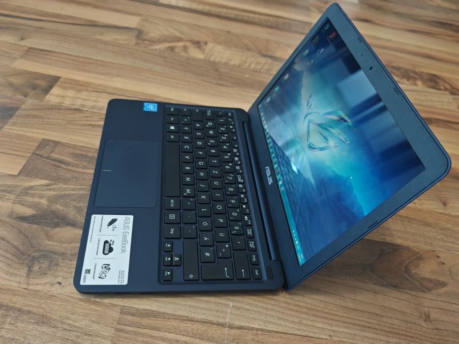 Laptop Asus X205TA