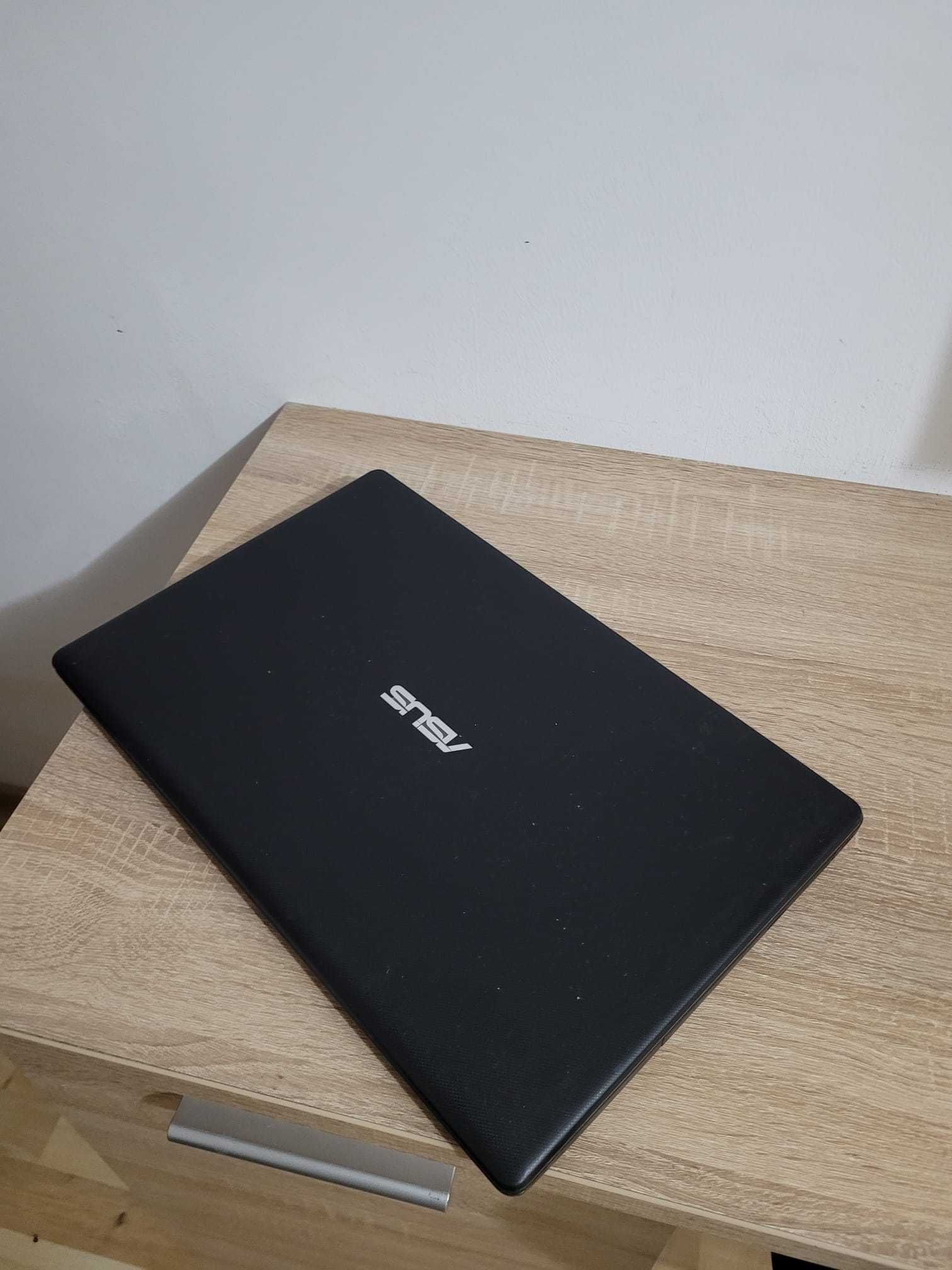 dezmembrez laptop ASUS F551c