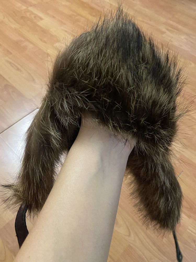 Продам кожаную шапку на меху на мальчика 7-9 лет