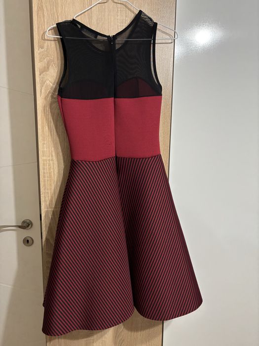 Елегантна  рокля