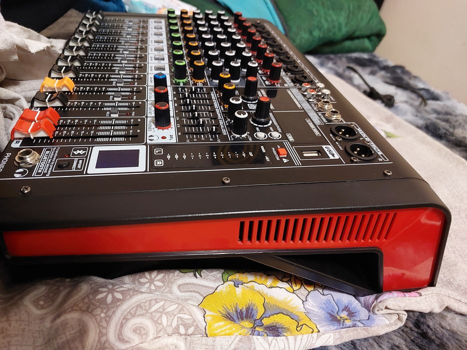 Срочни почти йенги усилител активний 8 канали ревер жуда зор