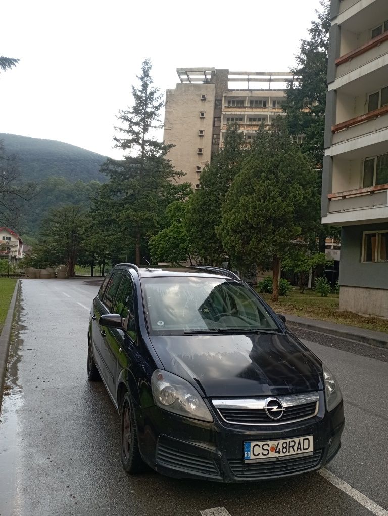 Vând Opel Zafira