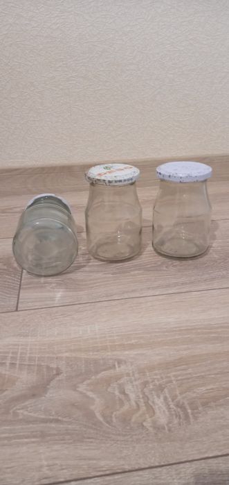 Бутилки и буркани