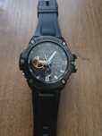 Ceas G-SHOCK ceasul este rezistent la apa pana la o adâncime de 200 m