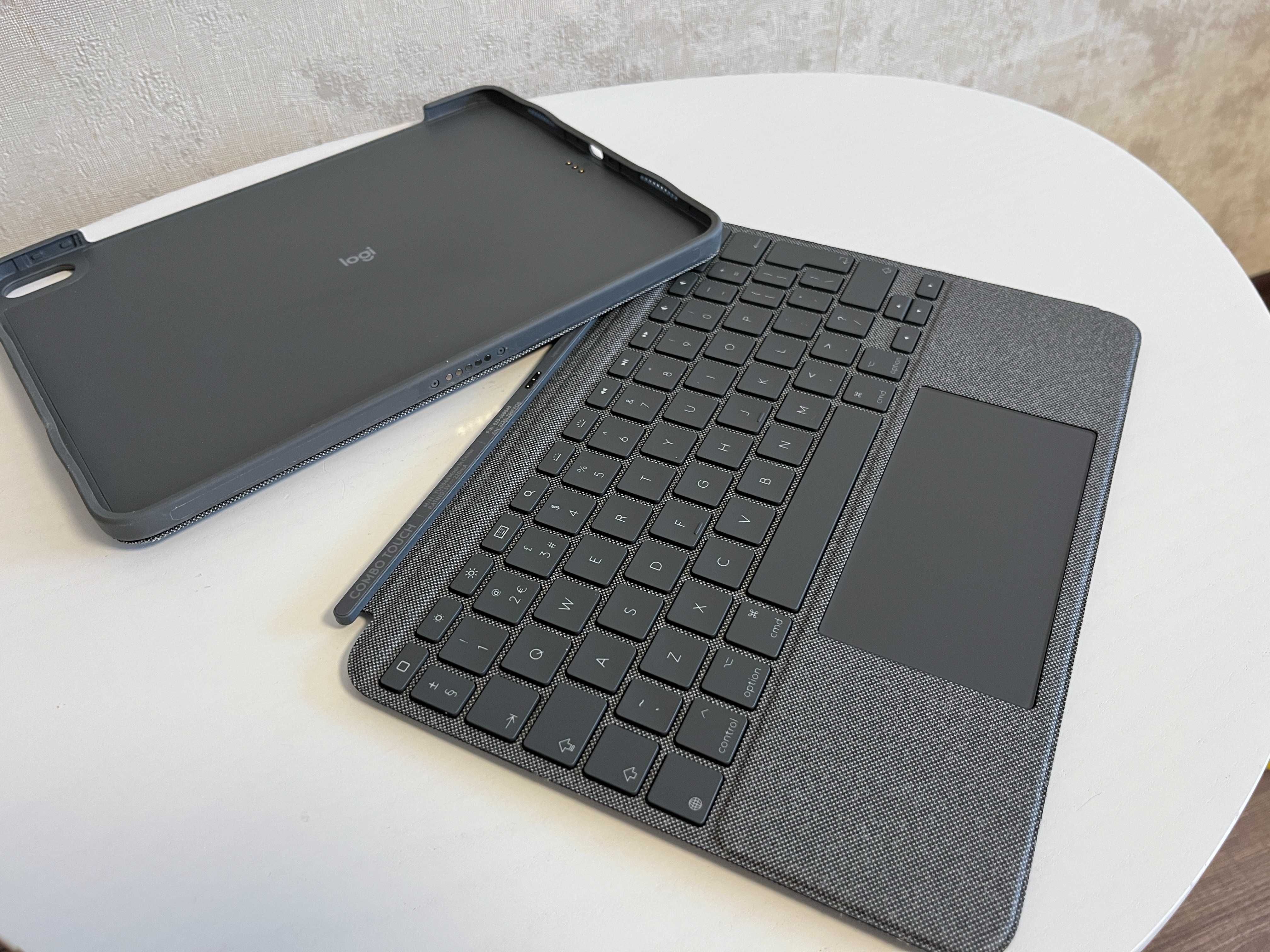 iPad Air 4, 64GB, WiFi, Pink, пълен комплект + клавиатура за таблет