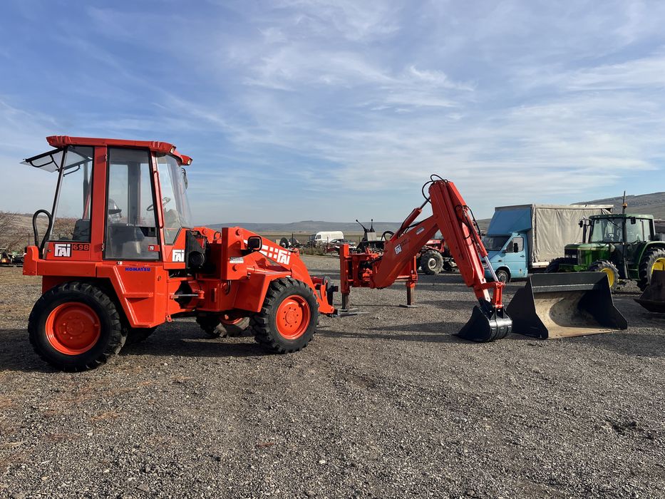 Buldoexcavator/ Incarcator frontal Fai 698- komatsu