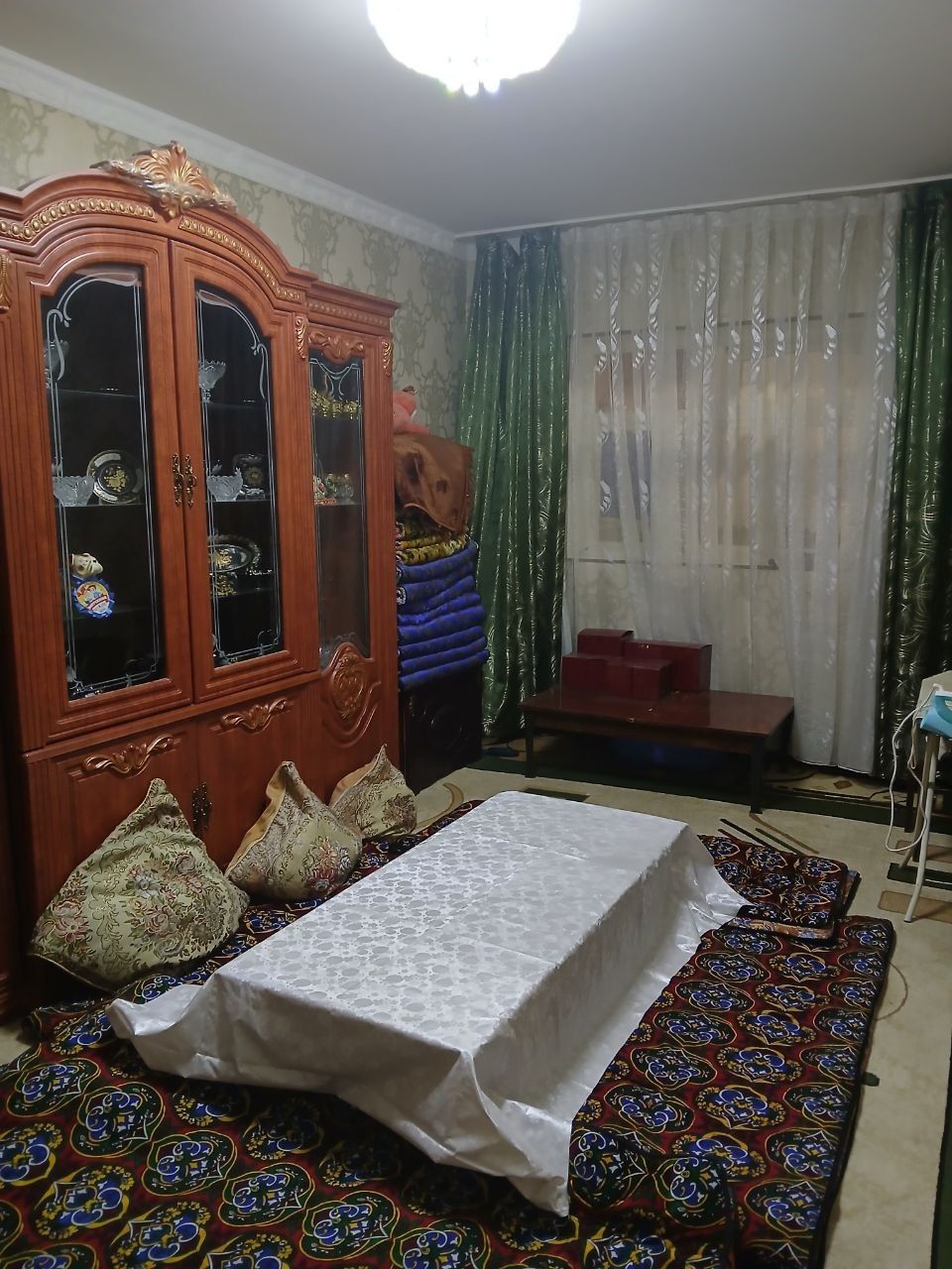 Срочна сотилади 3хонали кв. 10-авто базада. Акция 44000$