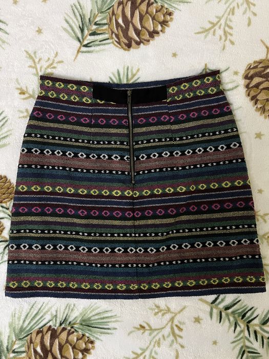 Къса, шарена пола