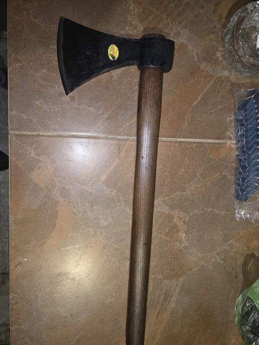 Топор Брадва секира