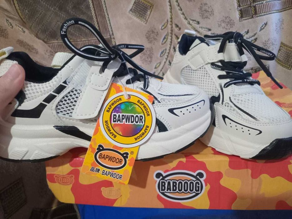 Продам кроссовки на мальчика